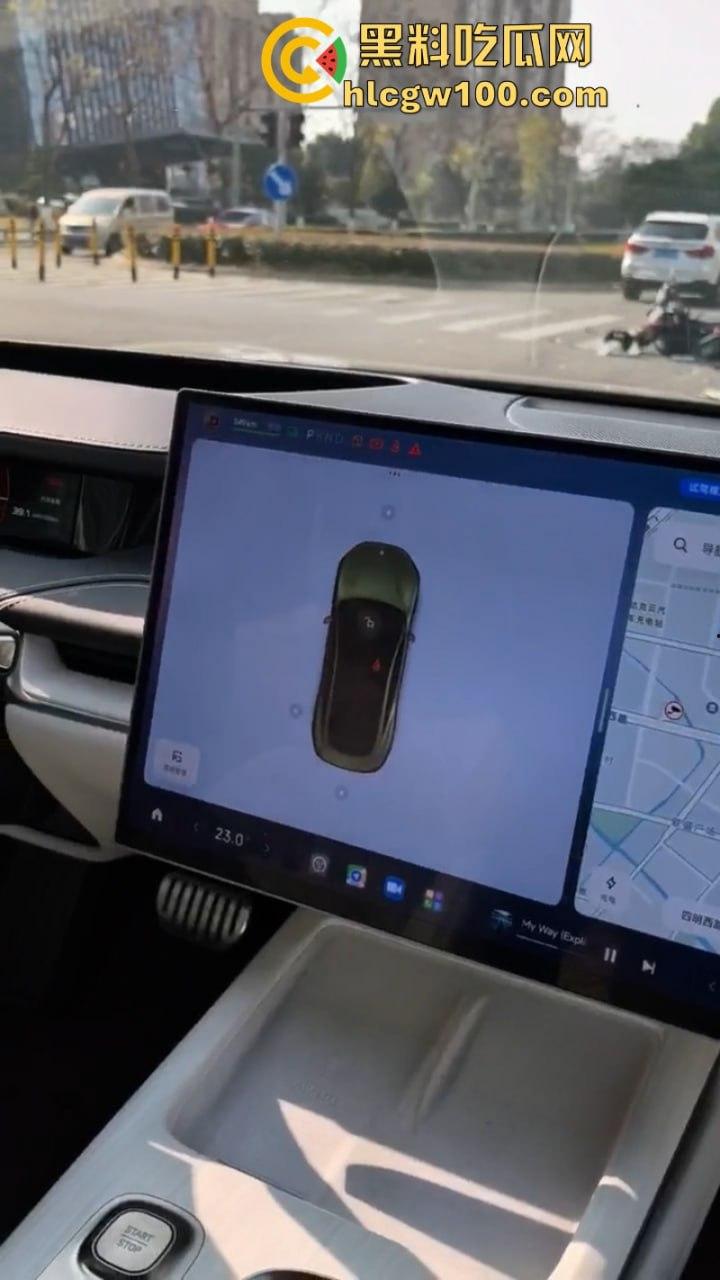 装逼撞死人!小米su7销售带客户试驾新车 红灯弹射起步 撞飞骑车路人 生死不明-8