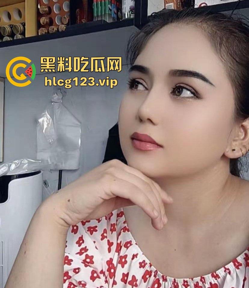 新疆少妇努尔古丽裸聊视频流出!美乳美鲍玩1V1骚到飞起,榜一大哥手速太快直接录屏!-5