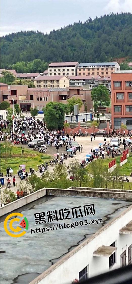 大瓜速递!江西贵溪特大伤人案现场视频流出 暴徒闯进校园狂杀老师和学生 血腥慎入-5