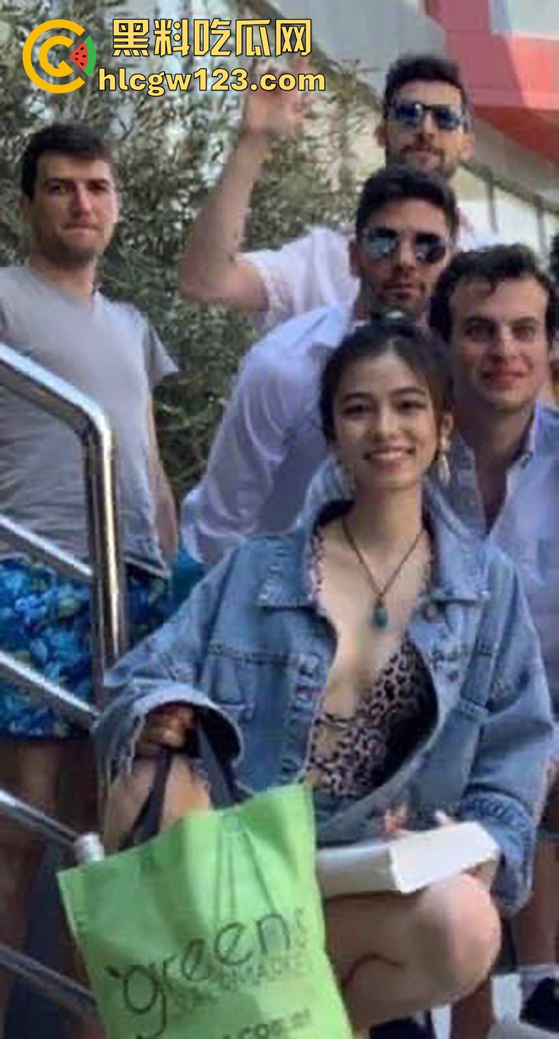 澳洲留学骚逼【姜婷】,在国内装白富美,到国外秒变母狗,跪舔洋屌群交淫乱,屁股都打红了!-2