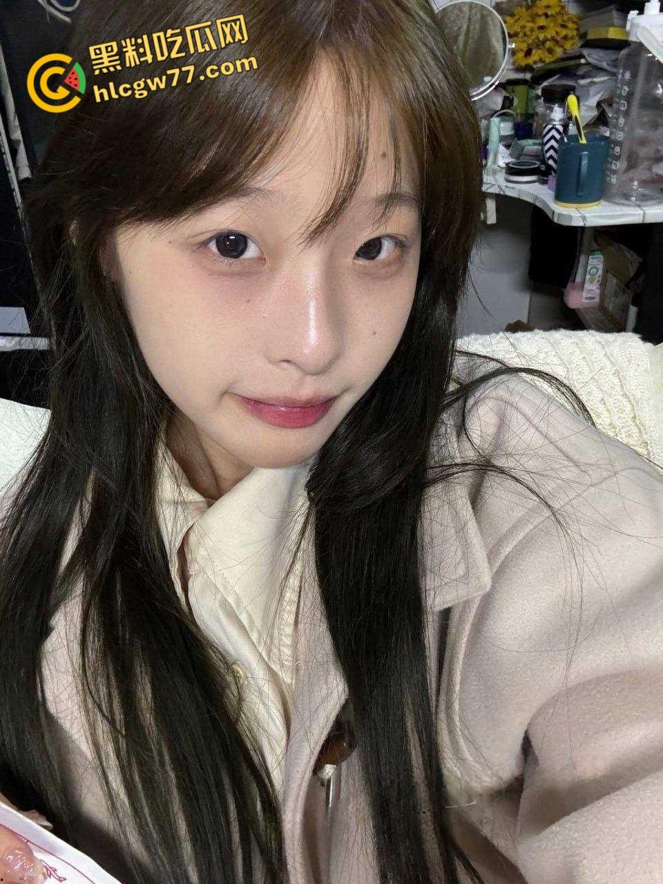 福建美术学院青春靓丽学生【刘莎莎】 金主网络调教寝室自慰 年轻的身体散发淫荡的气息!-1