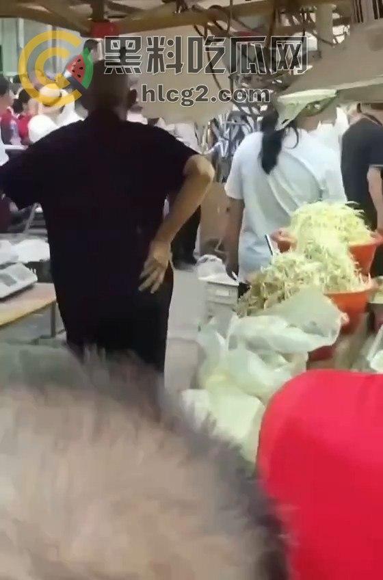 辽宁沈阳天山路亚明市场灭门惨案!争夺摊位引发血案,女儿帮忙卖菜竟成牺牲品!-10