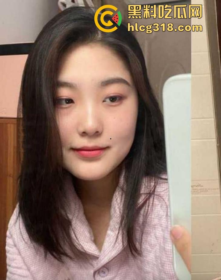 连云港职业技术学院微胖反差婊【王娅楠】真是王者爱好者 做爱期间还不忘开把王者 边操边打!-1