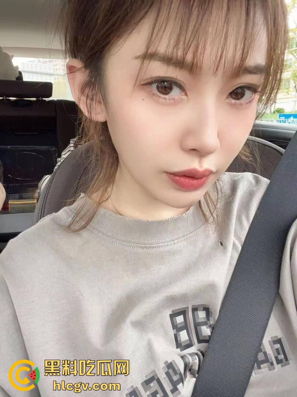 高颜值妹子测评!一个淑女一个御姐,臀后青痣御姐狂吃鸡,白虎淑女嫩穴适合前插,直接冲击视觉!-2