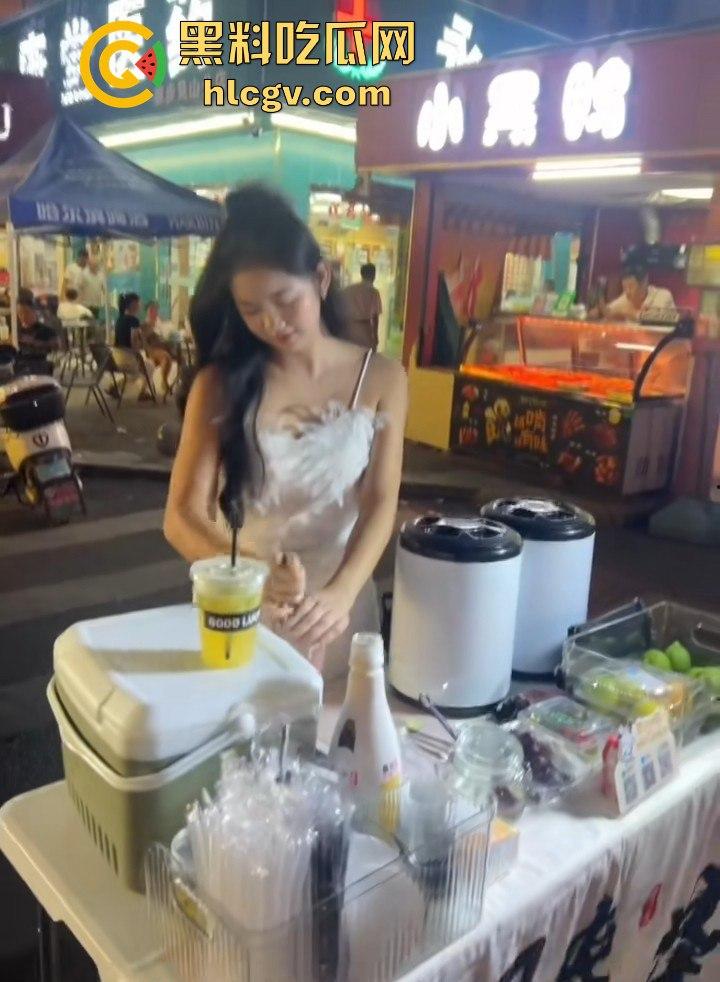 清远抖音小网红【糖糖烧烤地摊造】现场被抓奸,裤子脱光还喊我真的没做!-9