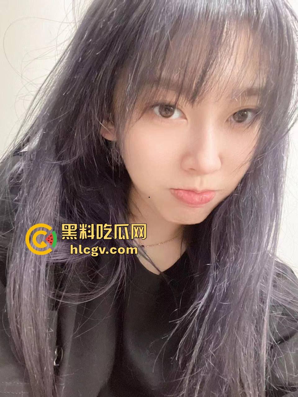 高颜值妹子测评!一个淑女一个御姐,臀后青痣御姐狂吃鸡,白虎淑女嫩穴适合前插,直接冲击视觉!-3