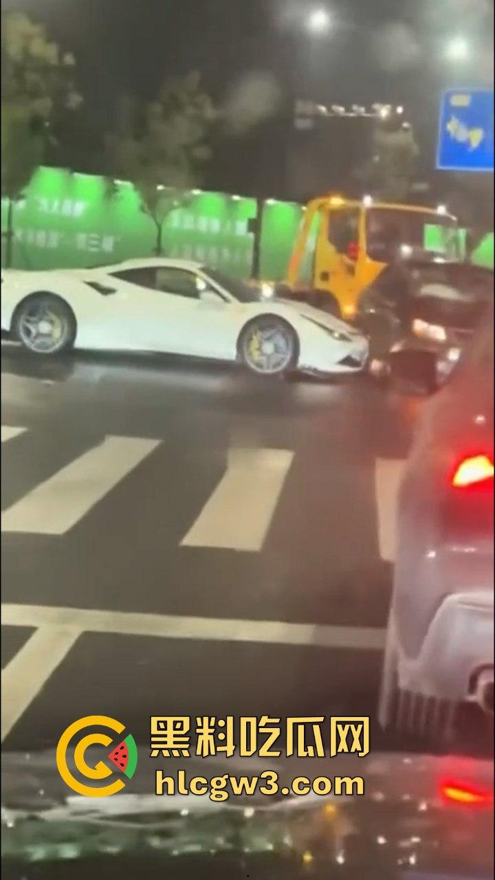 天价修车费从天而降 浙江嘉兴斯柯达撞上百万法拉利 车主当场懵逼 家里的媳妇坐不住了“难道要把我赔进去?”-1