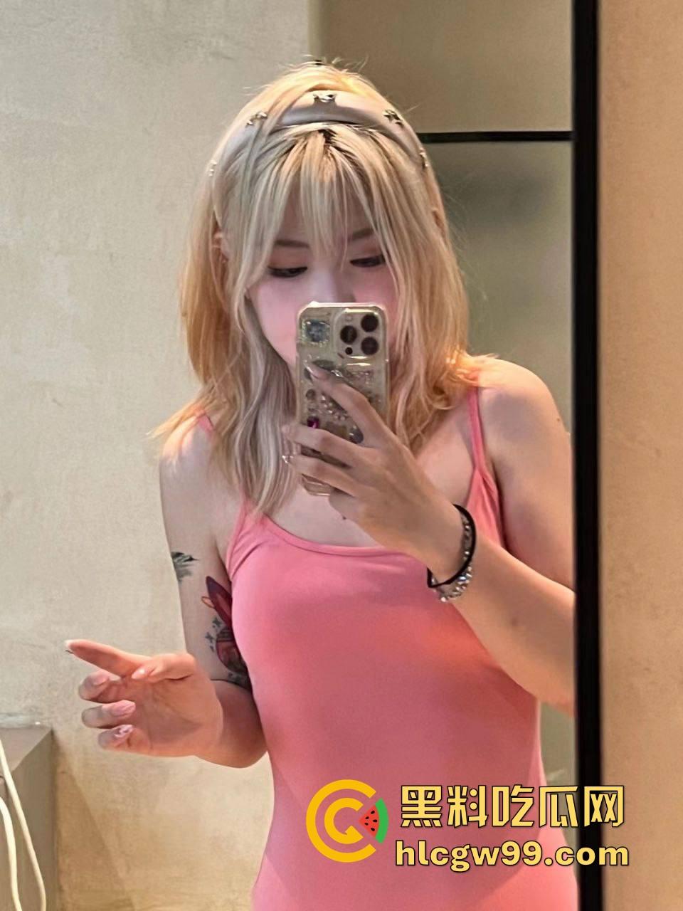 广西极品精神小妹【田田】跪舔深喉被操哭,白嫩小穴被男友后入猛干,掐脖爆操粉嫩白虎穴被狂怼到翻白眼!-1