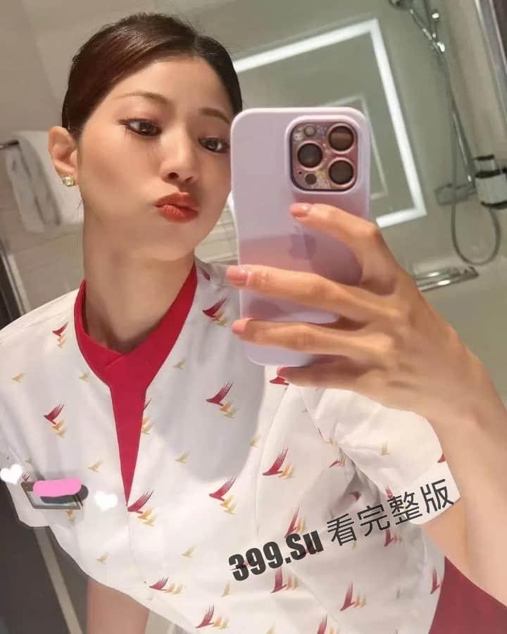 长相甜美靓丽国泰航空空姐「Netflix」被爆,上班时间认真工作接待乘客 卖力口交-2