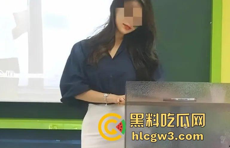 山西长治模范教师成教育界耻辱 张老师出轨男学生床照丑闻曝光 小屁孩都敢搞,露骨聊天记录看完全校轰动!-17