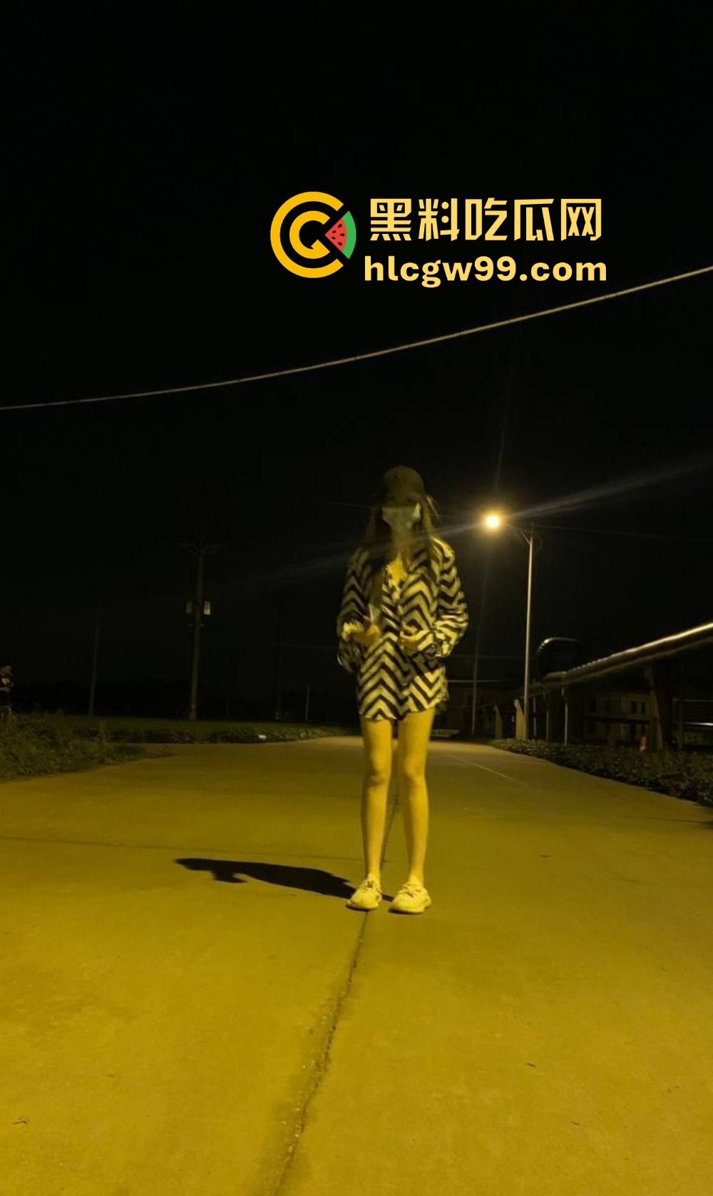 长沙炮神狂扫小淫妇，奥迪A6一开一路收割淫乱小婊子，身材爆炸的性瘾骚货，淫乱私拍流出百人斩目标稳了！-6