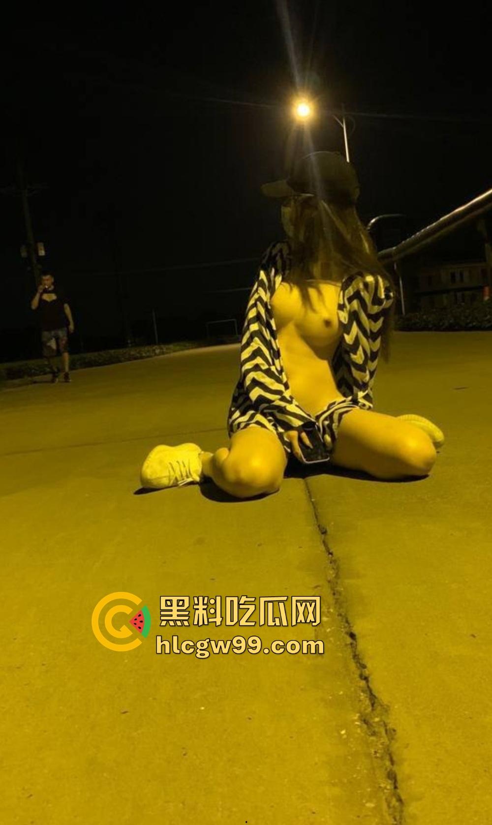 长沙炮神狂扫小淫妇，奥迪A6一开一路收割淫乱小婊子，身材爆炸的性瘾骚货，淫乱私拍流出百人斩目标稳了！-8