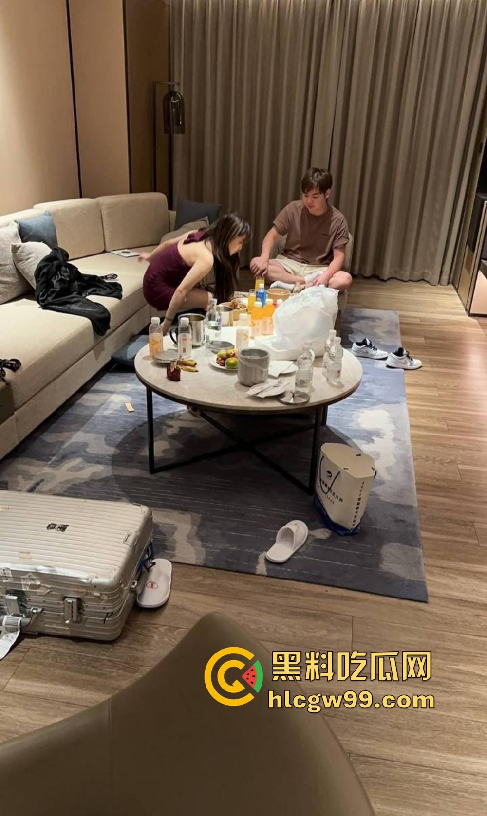 长沙炮神狂扫小淫妇，奥迪A6一开一路收割淫乱小婊子，身材爆炸的性瘾骚货，淫乱私拍流出百人斩目标稳了！-19