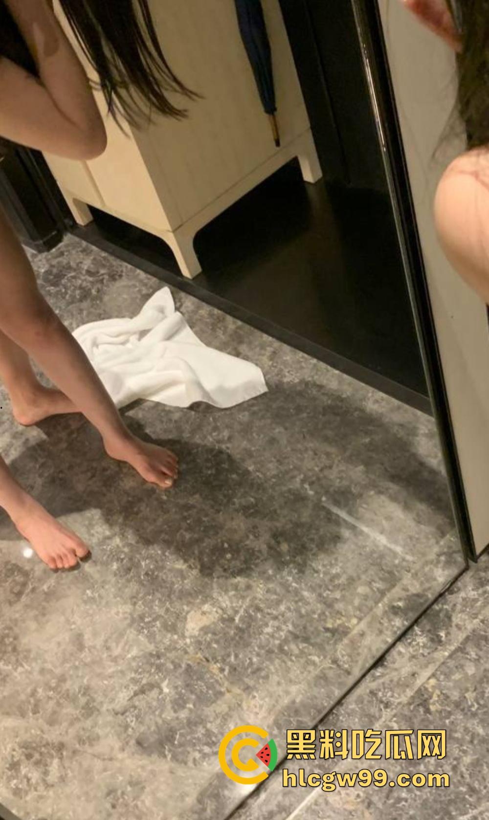 长沙炮神狂扫小淫妇，奥迪A6一开一路收割淫乱小婊子，身材爆炸的性瘾骚货，淫乱私拍流出百人斩目标稳了！-32