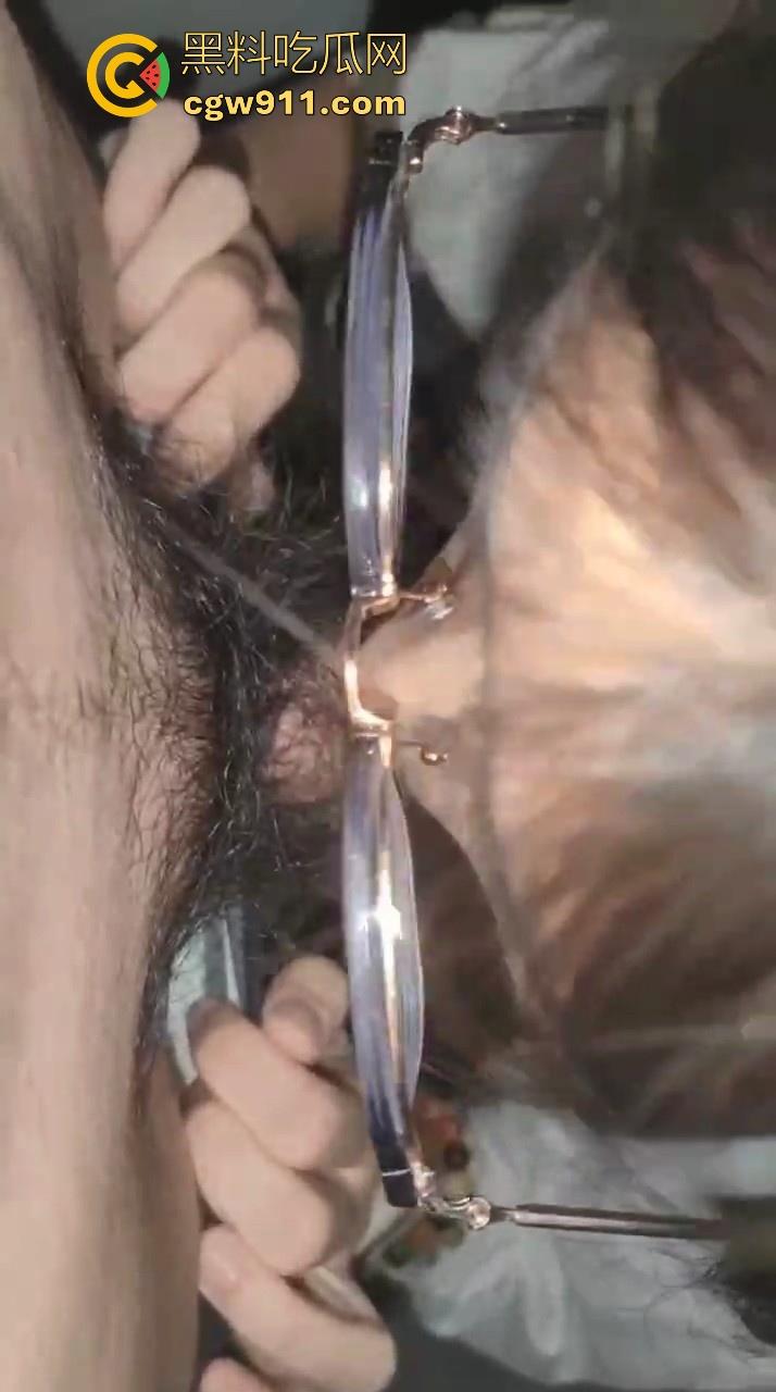 成都第一人民医院反差眼镜妹成功拿下,欲望强烈多次约炮,护士服下藏着母狗的灵魂,极致反差淫荡,淫叫不断!-5