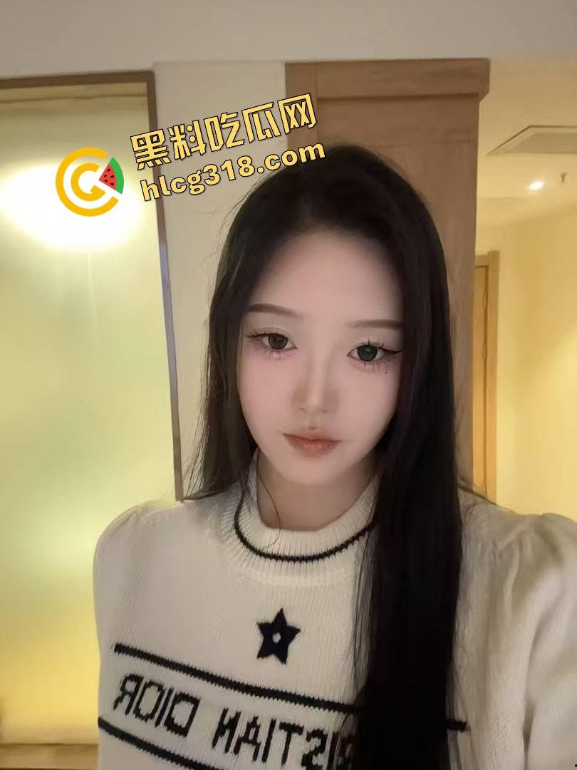 这他妈什么新花样?三级片都不敢这么拍,第一次见有人全裸趴公堂挨打,还他妈打得这么骚!-1