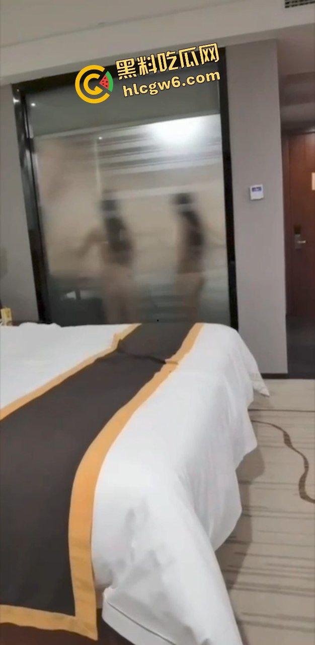 山东潍坊反差母狗社会小少妇『邓慧』寂寞饥渴喊闺蜜约炮大哥 酒店开房双飞激情！原创独家流出！-6