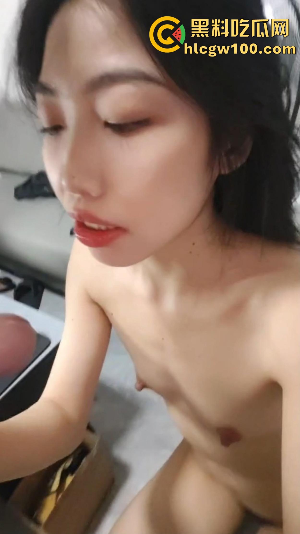 长沙大专嫩妹『罗诗琪』骚出花1万块包养活好不黏人,7分钟速推口技舔到麻,口交深喉舔到飞起大哥直接喊值!-6