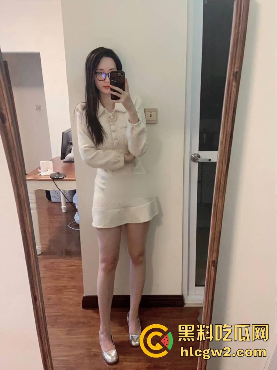 河北极品九头身美腿少妇【史若曦】狐媚眼小三相，满分颜值被土豪包养性爱自拍独家流出！-5