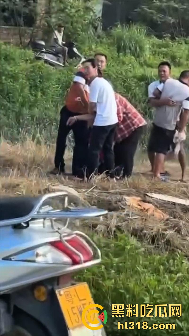 广东惠州恐怖事件,双月湾一女孩独自回家,竟被人尾随后失踪,尸体在河里被发现,疑似是人贩子!-11