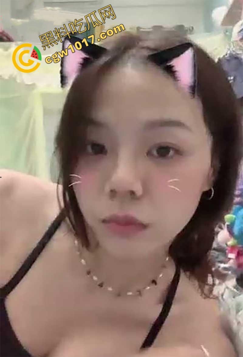 四川极品短发小少妇【汪梦霏】喜欢镜前做爱!边交欢边拍自己淫态,玩裸聊举奶挑逗,全程露脸表情骚极!-7