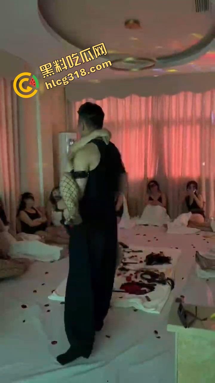 驭夫之术上线,人妻戴面具现场上课,学习如何制服男人的小老弟,老师亲自演示体位口活本事实战!-10