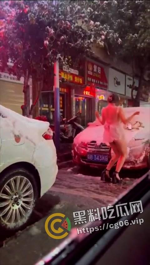 全网疯求！下雪天半裸跳舞主播第一视角！看看什么叫做敬业-5