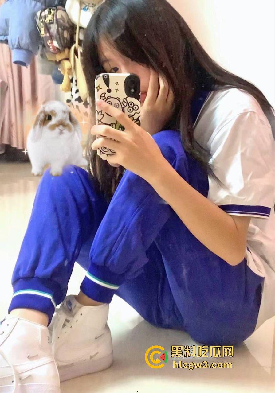 广州06年骚逼【徐家淇】极品反差白嫩女学生!雪般无瑕肌肤,清纯外表下的妩媚肉体太他妈润了!-8