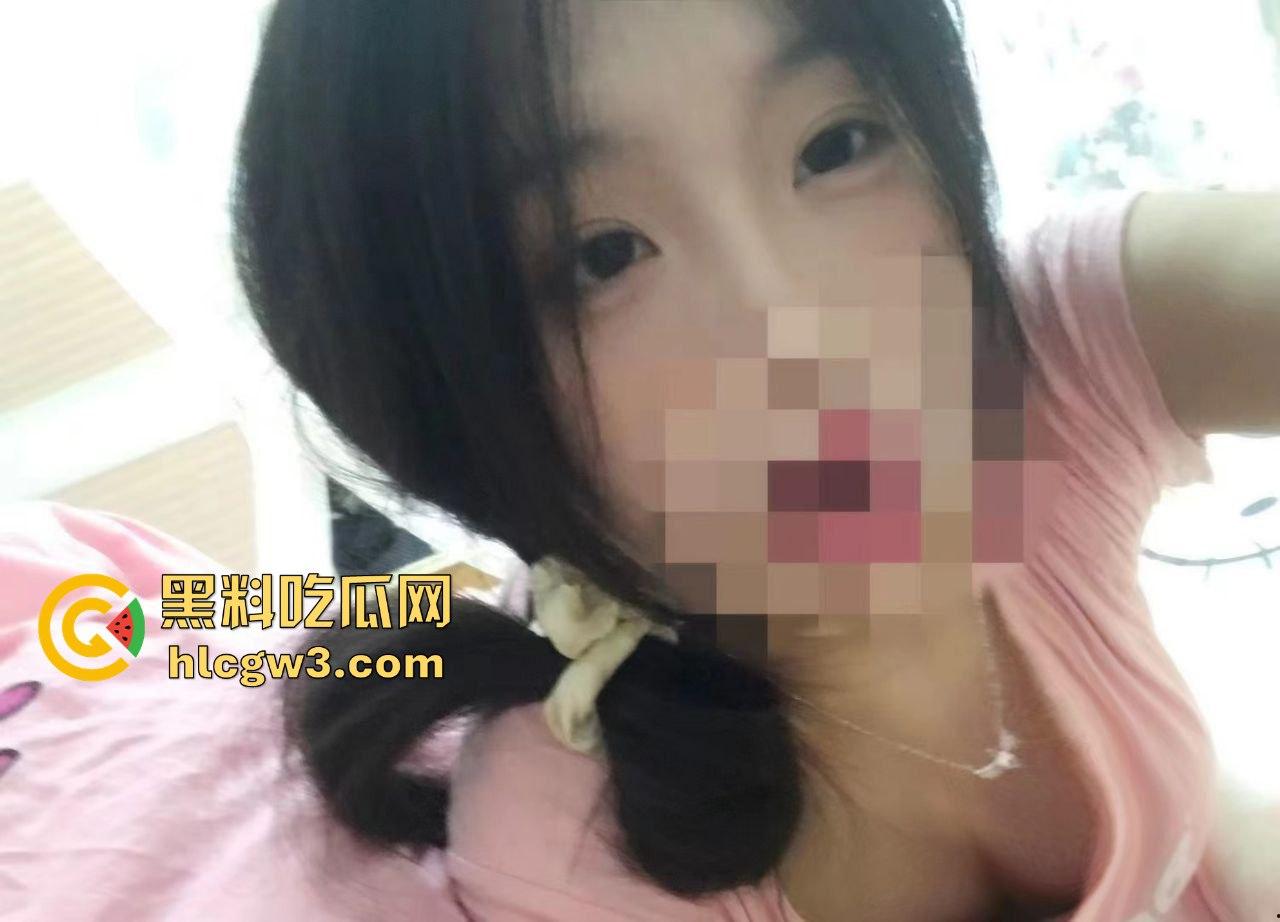 广州06年骚逼【徐家淇】极品反差白嫩女学生!雪般无瑕肌肤,清纯外表下的妩媚肉体太他妈润了!-11