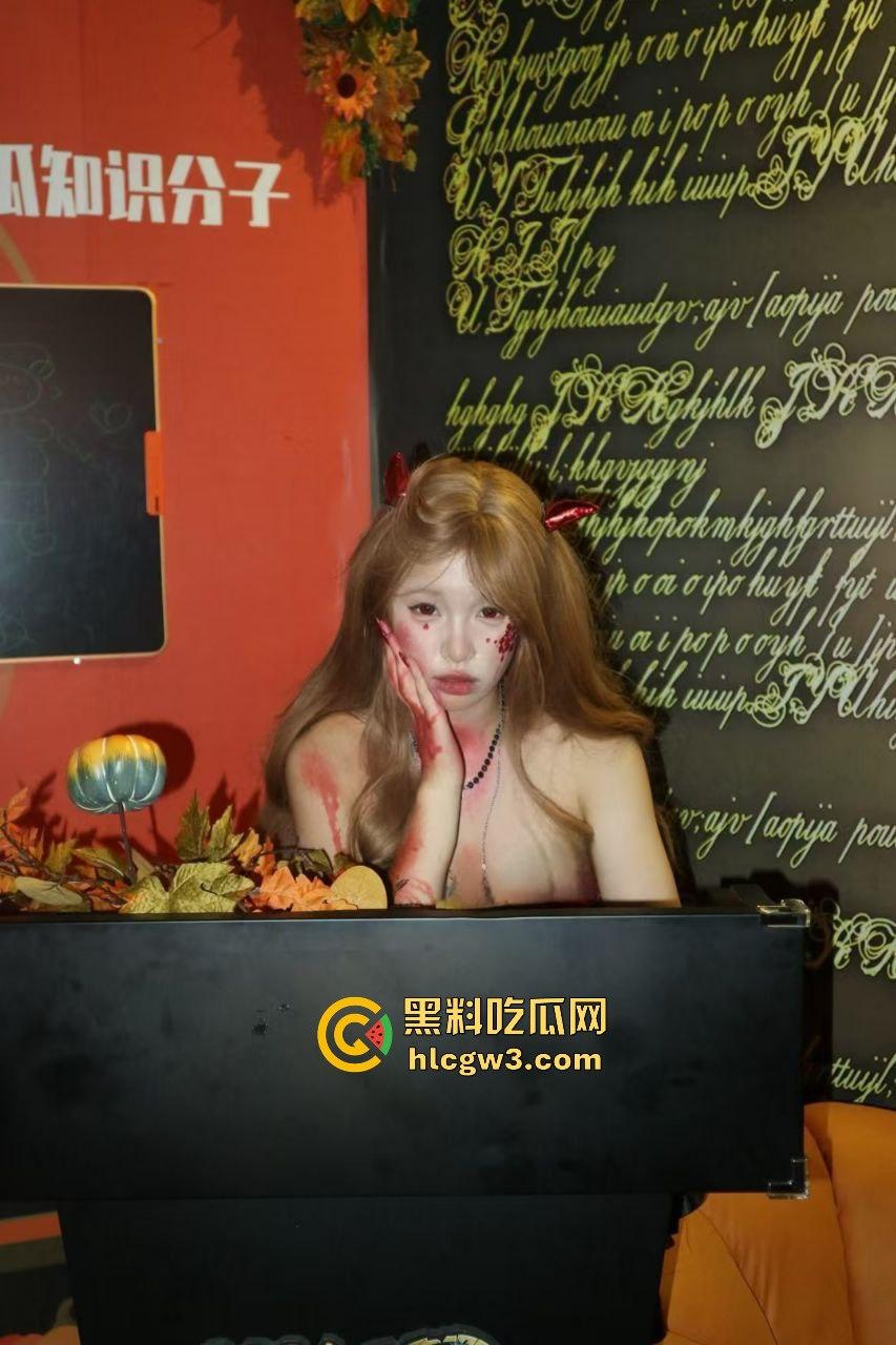 广州06年骚逼【徐家淇】极品反差白嫩女学生!雪般无瑕肌肤,清纯外表下的妩媚肉体太他妈润了!-13