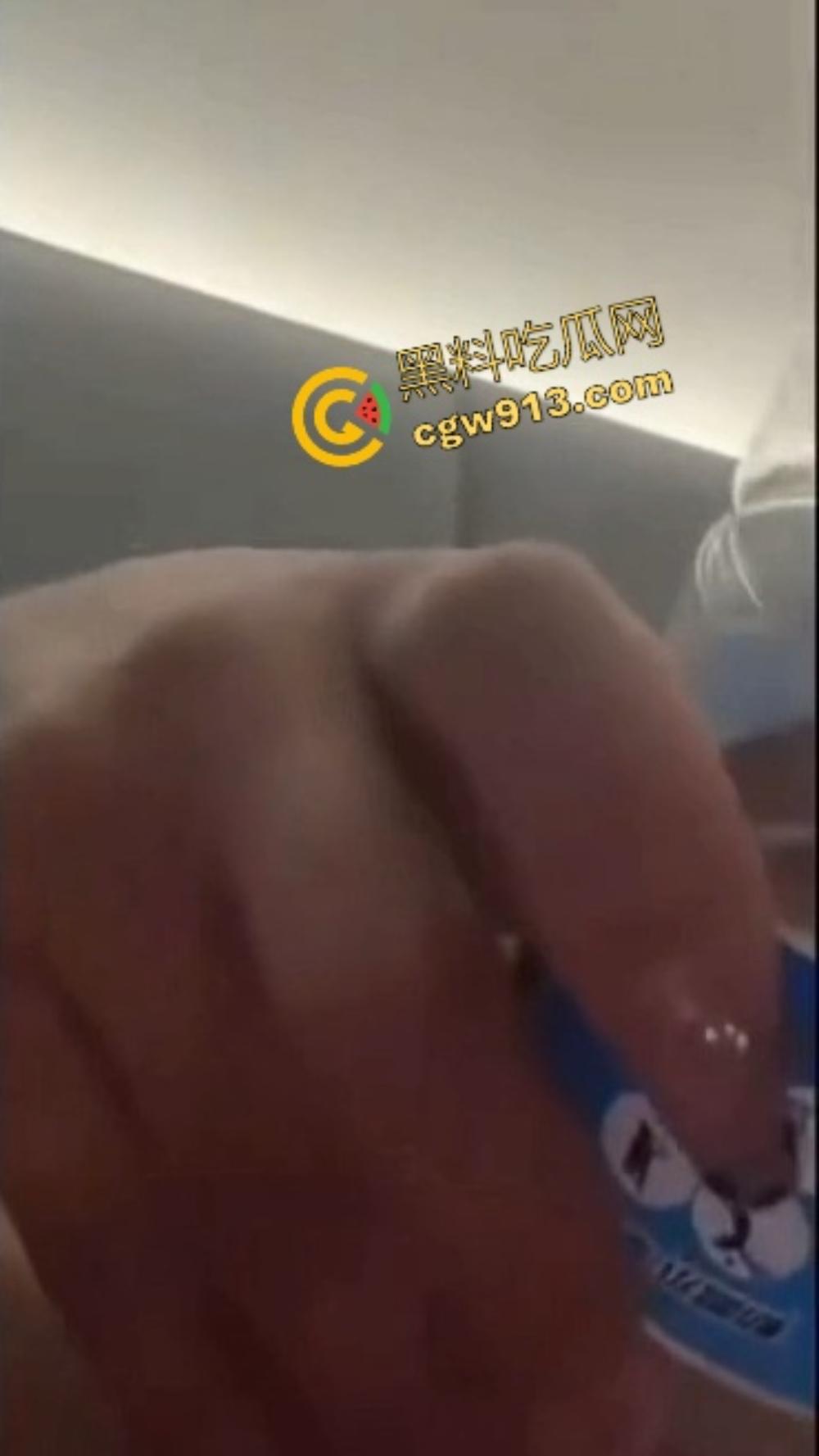 抖音女主播【马宝贝】康师傅矿泉水自慰视频曝光,康师傅躺赢热搜第一,1元矿泉水玩出百元自慰棒的效果!-13