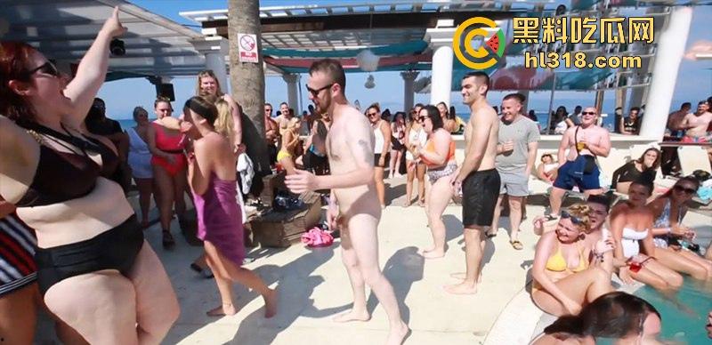 真正的欧美泳池派对狂欢视频,俊男靓女玩各种性爱小游戏,各色诱人酮体尽收眼底,国外就开放!-4