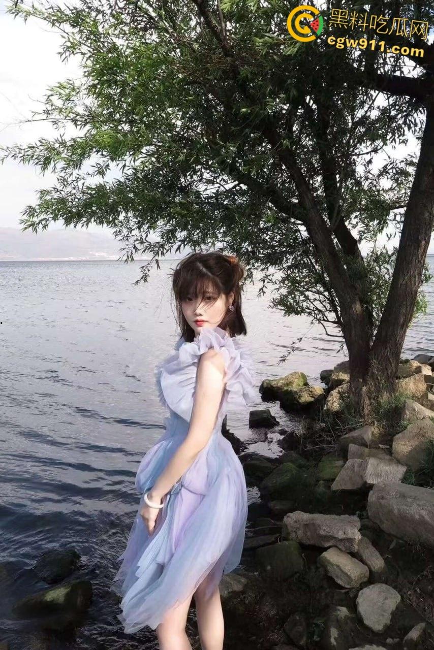 热恋期的小情侣在出租房热火朝天,高颜值清纯嫩妹,各种姿势深喉口交,含着大屌不肯松口,翘着屁股被无套内射 !-1