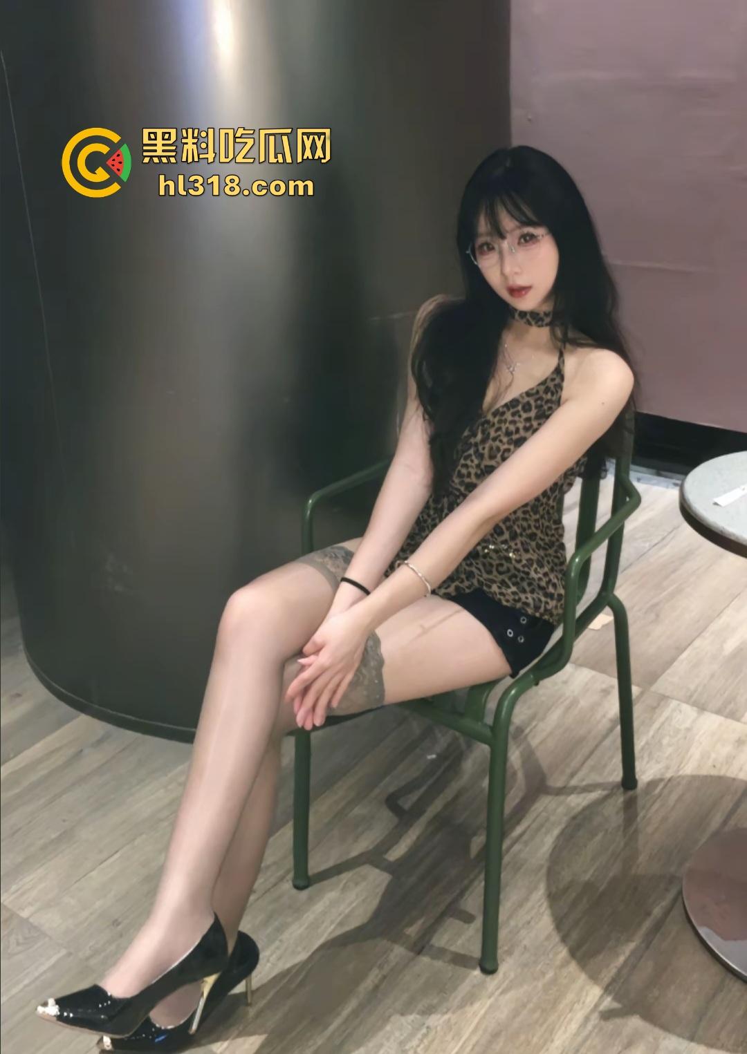 抖音骚母狗【小菜籽油】被白袜翘臀同性体育生无套暴操,插得痉挛喘不上气,这体育生是男女通吃啊!-3