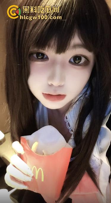 抖音20万粉cos小网红『暗黑水晶铁蛋酱』线下约炮粉丝玩制服吃鸡，各种丝袜轮番上，骚路数堪称行业指南！-2