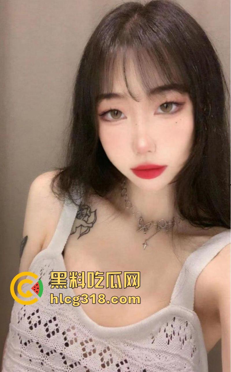 湖南师范学院【林钦怡】长相清纯身材火辣,超绝反差痴迷多人运动,被炮友前后夹击3P操出哭腔。-2