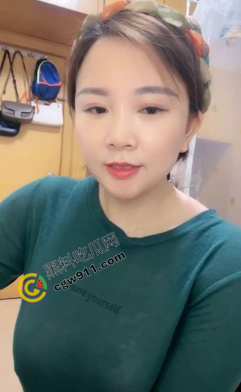 抖音网红【你家麦子】居家直播:巨乳激荡全场,自慰淫水四溅,挑逗眼神撩拨无数粉丝热血沸腾-4