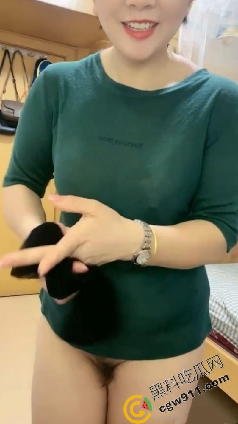 抖音网红【你家麦子】居家直播:巨乳激荡全场,自慰淫水四溅,挑逗眼神撩拨无数粉丝热血沸腾-7