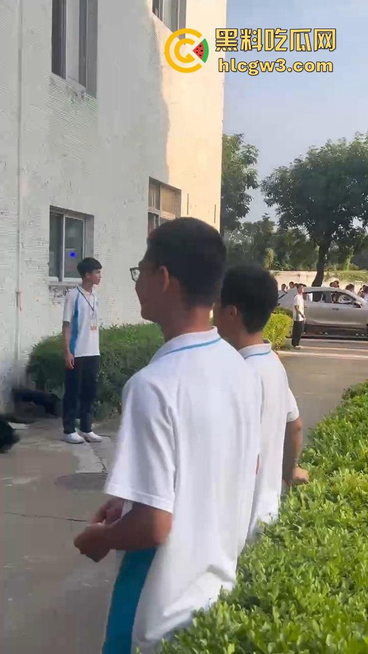 顺德梁球锯职业学校学生跳河自杀,校方没收手机逼出人命!母亲校门口哭到休克,学校冷血旁观!-7