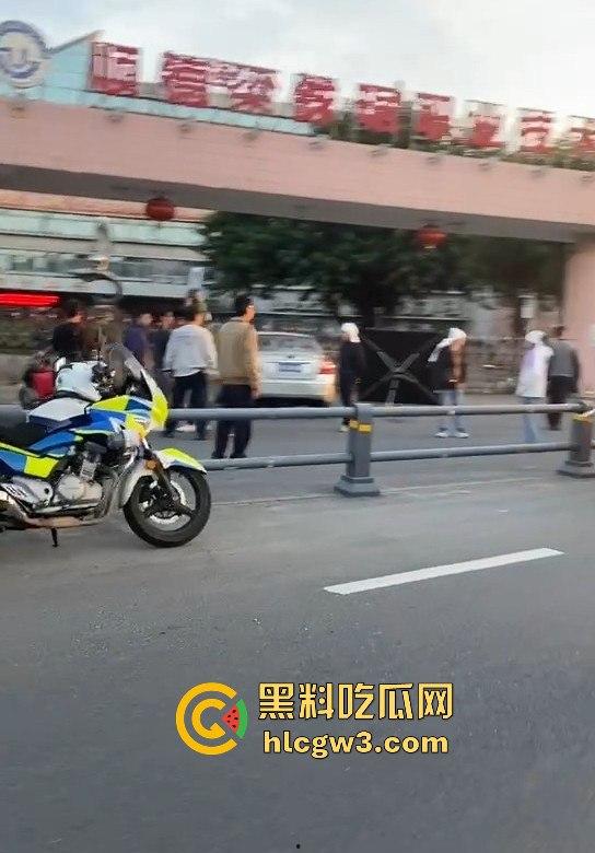 顺德梁球锯职业学校学生跳河自杀,校方没收手机逼出人命!母亲校门口哭到休克,学校冷血旁观!-10