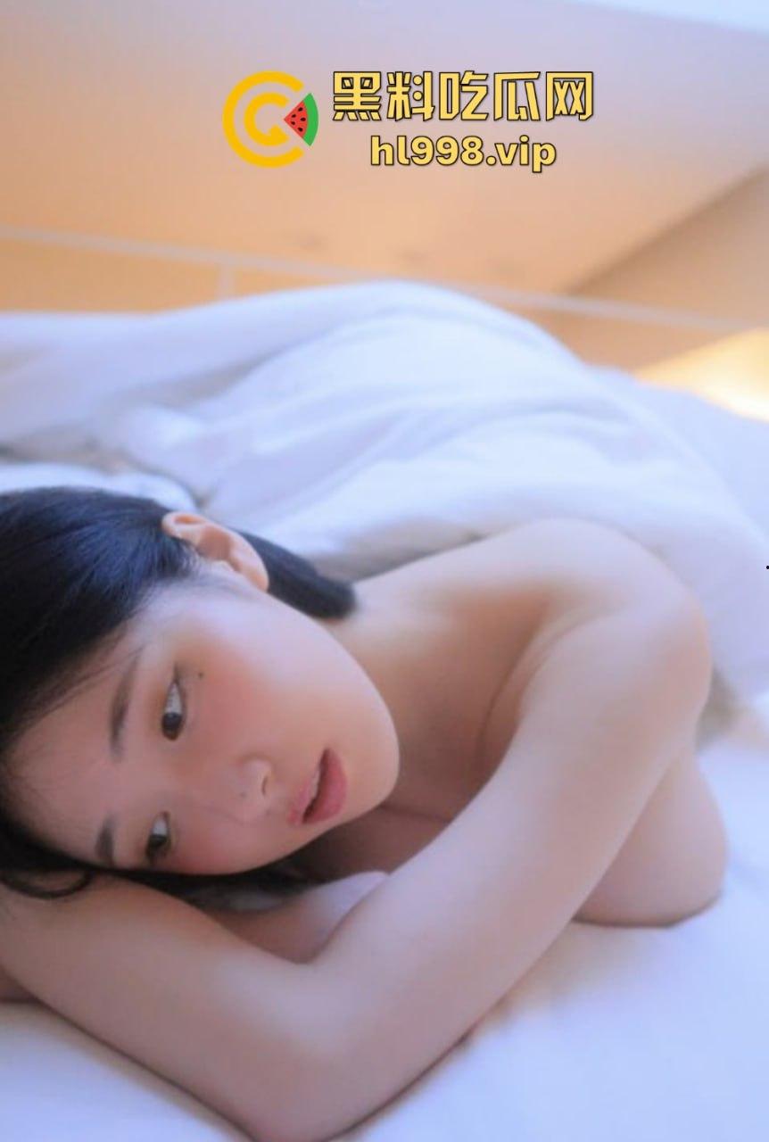 韩国爆乳妹【妍雨】惊艳亮相！西瓜配西瓜奶，胸大得美如画，纯天然还是科技产物？-31