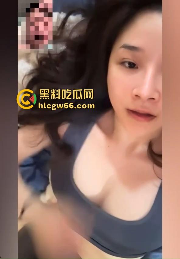 湖南极品健身少妇 【吴侨雯】绿帽老公常年在外 淫妻在家与网友裸聊自慰 成熟的女人太会诱惑人!-1