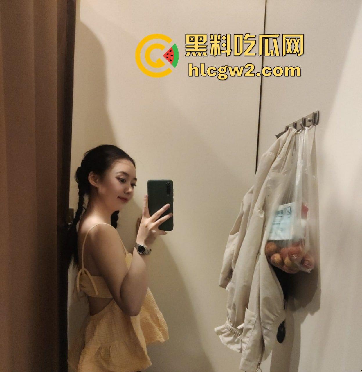 长沙理工学妹【钟语嫣】露脸自拍流出，清纯外表掩不住闷骚榨汁机，后入翘臀爽到爆！-5