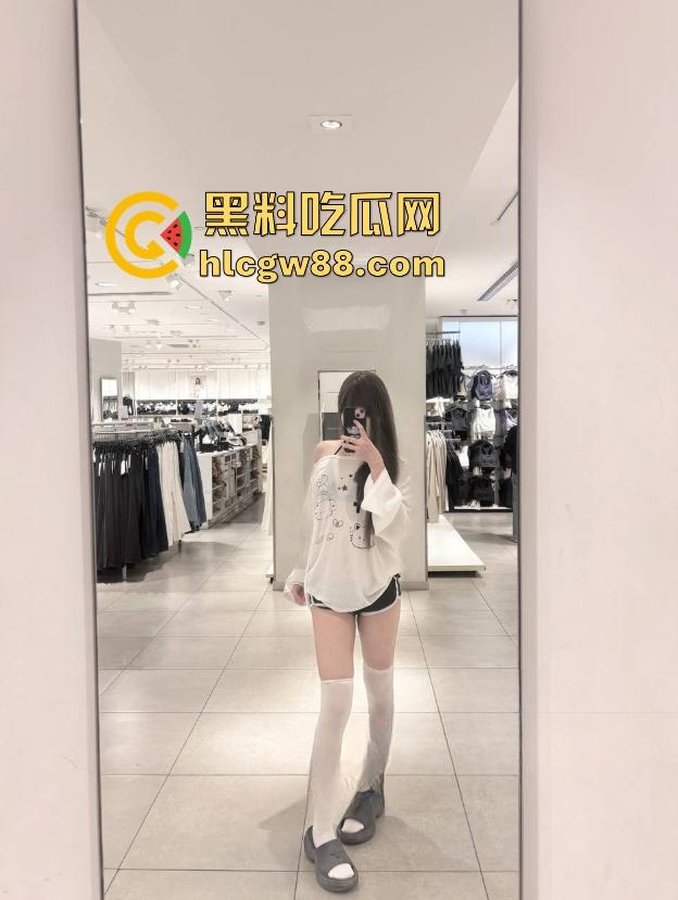 抖音极品萝莉博主【不开森】真名叫【朱心蝶】白丝漏点勾引 极品身材 收费视频曝光流出！-5