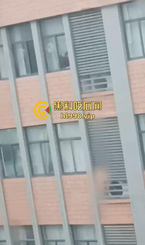 宁波三中小情侣教室帘后偷情！男友午休抓紧时间快枪上阵，被对面拍个正着！-2