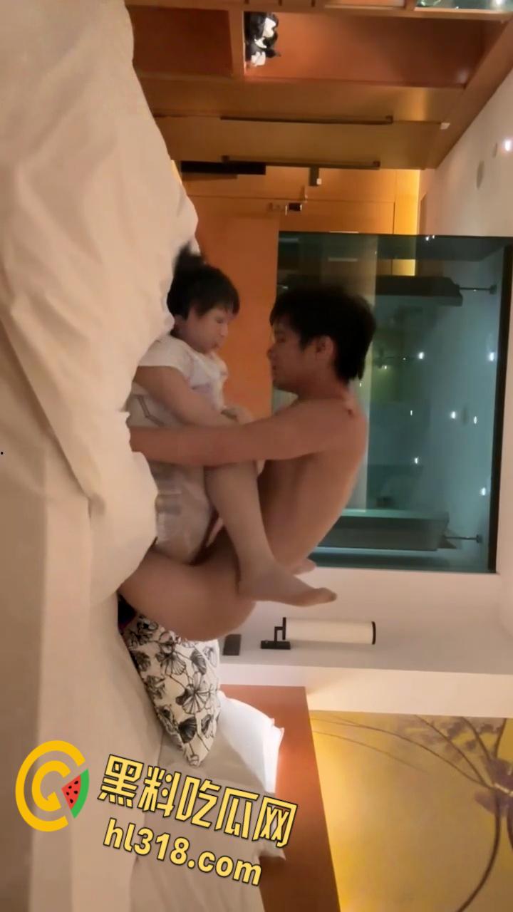 推特清纯女大【旖可小罗老师】,全身写满淫语教室狗趴,宿舍玩跳蛋娇喘连连,窗帘也挡不住小穴流水声-7