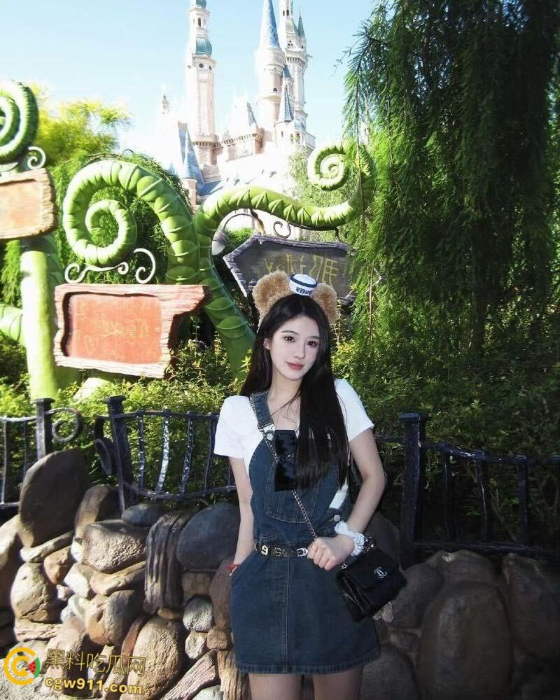 饥渴妹妹请哥哥吃饭,凉亭皮裙肉丝户外露出,扒开哥哥内裤疯狂吃鸡,被哥哥爆操到连连娇喘求饶!-2