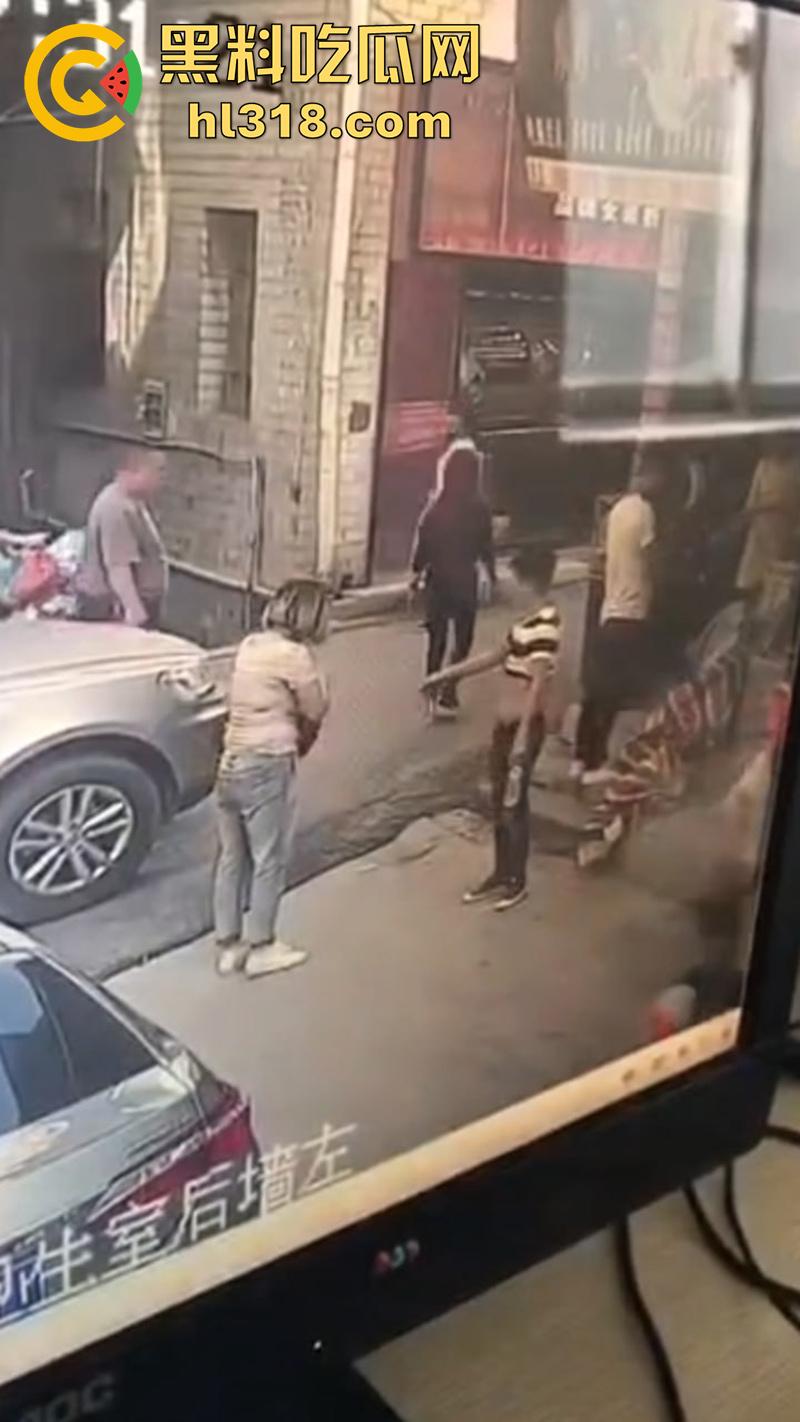 郑州男子持菜刀，砍杀奸夫淫妇，妻子出轨被老公发现，拿菜刀当场砍死奸夫，再追妻子狂砍！-2