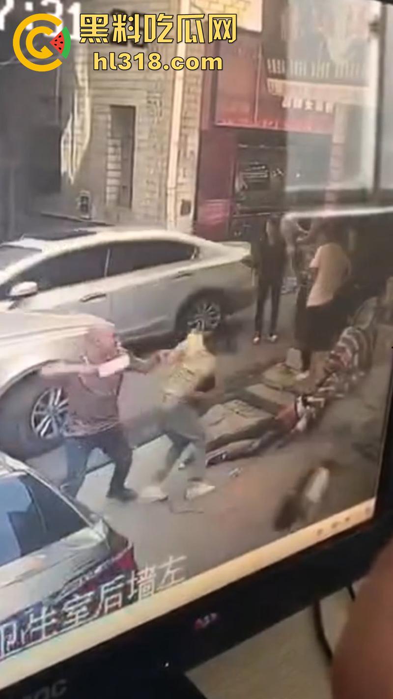 郑州男子持菜刀，砍杀奸夫淫妇，妻子出轨被老公发现，拿菜刀当场砍死奸夫，再追妻子狂砍！-5