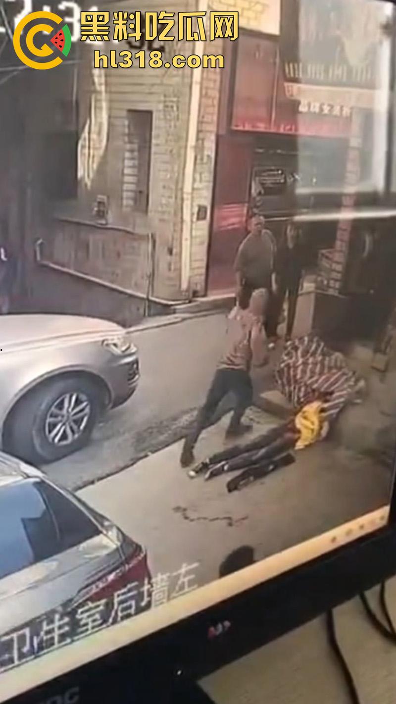 郑州男子持菜刀，砍杀奸夫淫妇，妻子出轨被老公发现，拿菜刀当场砍死奸夫，再追妻子狂砍！-7